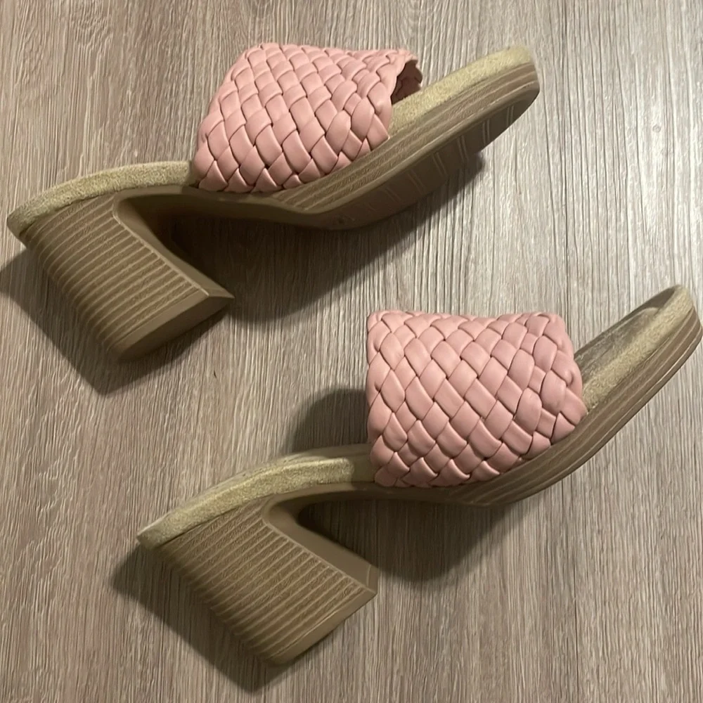 Pierre Dumas Women’s Morgen Sandal Heels Size 11 Pink Thick Heel Quilted Strap